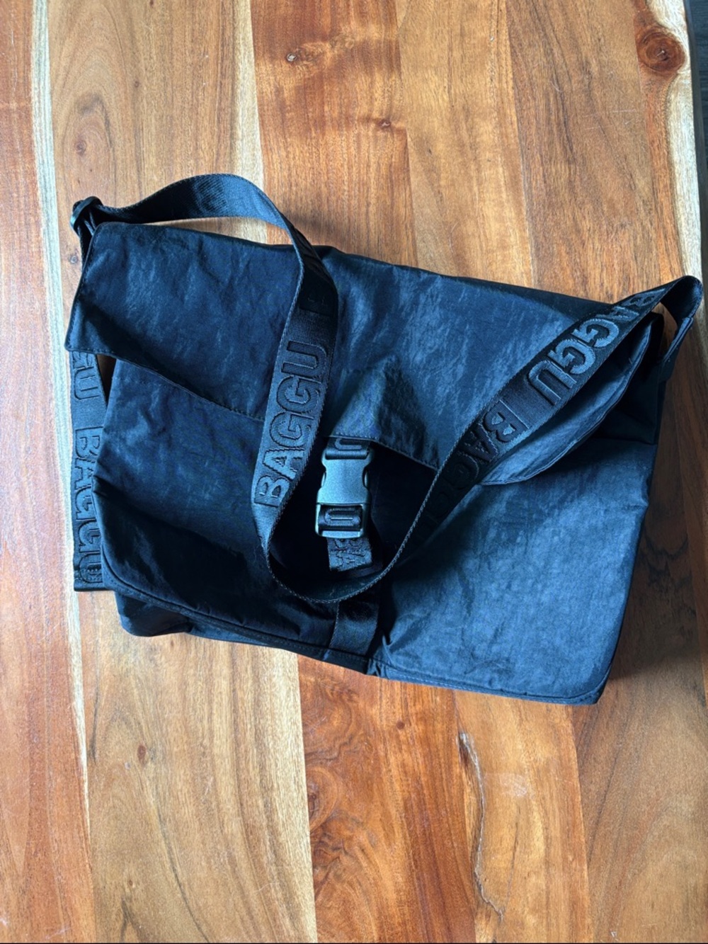 BAGGU Black Messenger Bag with Branded Strap